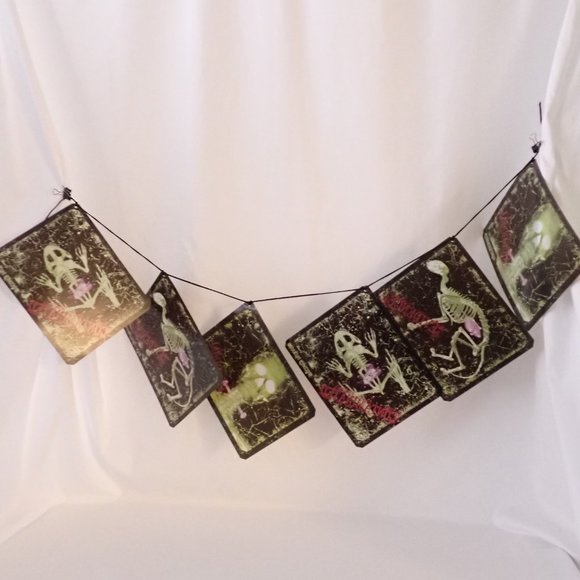 Department56 Halloween X-RAYS/Hanging Banner/Scary/6 X-Rays/70" Long - Picture 4 of 5